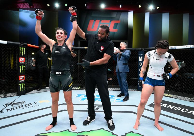 Marina Rodriguez é declarada vencedora da luta com Michelle Waterson no UFC Vegas 26.