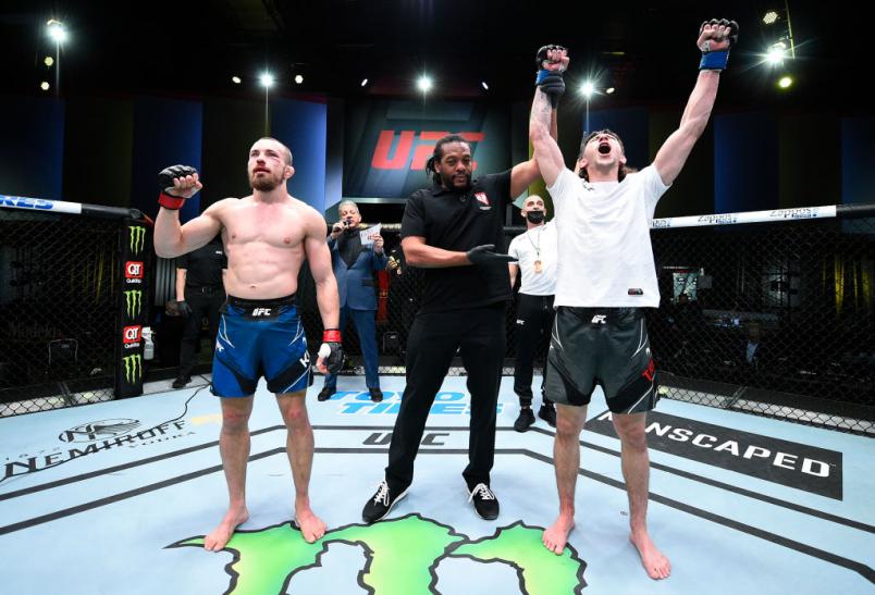 Michael Trizano é declarado vencedor da luta com Ludovit Klein no UFC Vegas 26.