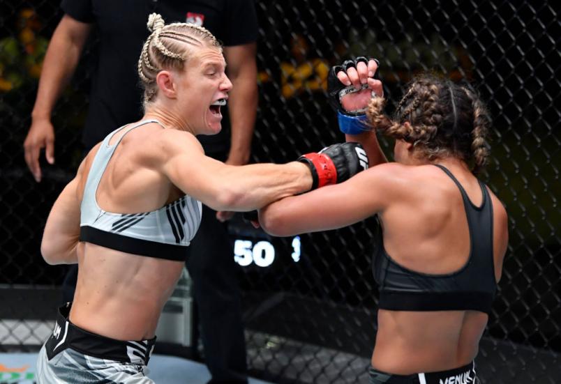 Manon Fiorot aplica soco em Tabatha Ricci no UFC Vegas 28