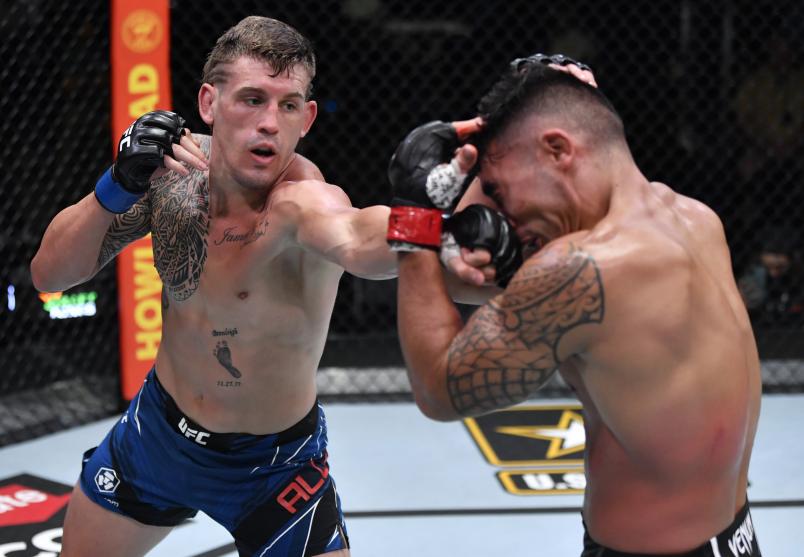 Vídeo: guianês radicado no Brasil coloca em prática Luta Livre e 'apaga'  rival no UFC Vegas 26 - TATAME