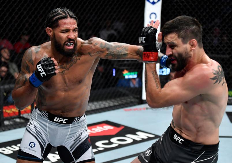 Max Griffin golpeia Carlos Condit no UFC 264