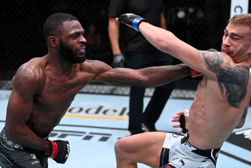 Montel Jackson conecta soco em JP Buys no UFC Vegas 37