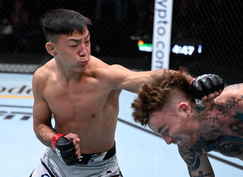 Rong Zhu golpeia Brandon Jenkins no UFC Vegas 37