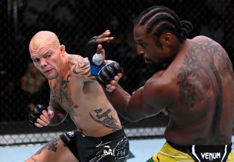 Anthony Smith golpeia Ryan Spann no UFC Vegas 37