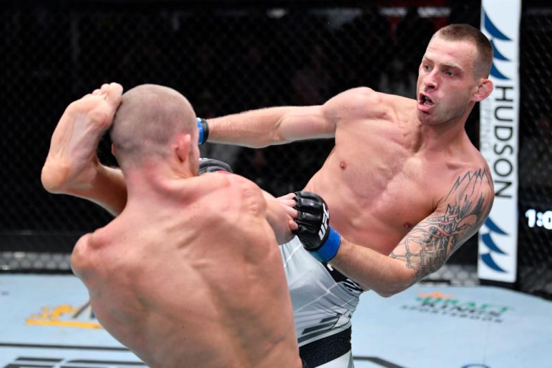 Krzysztof Jotko conecta chute na cabeça de Misha Cirkunov no UFC Vegas 38