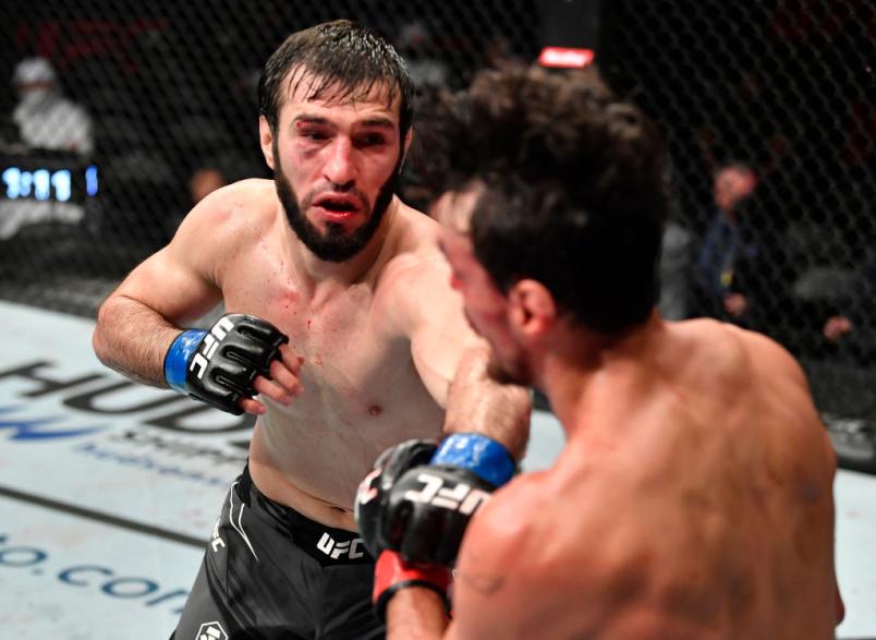 Zubaira Tukhugov golpeia Ricardo Ramos no UFC 267