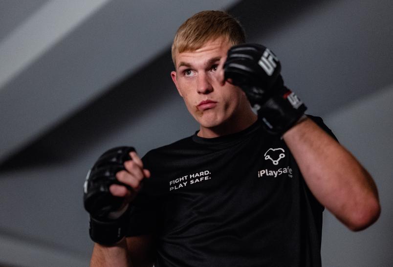 Ian Garry trains at the host hotel in New York City on November 3, 2021. (Photo by Zac Pacleb)