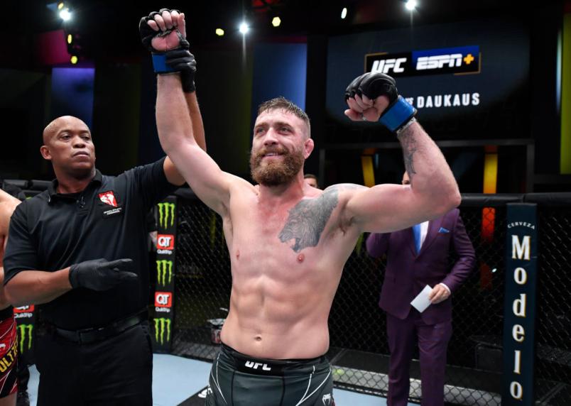 Gerald Meerschaert comemora após finalizar Dustin Stoltzfus no UFC Vegas 45