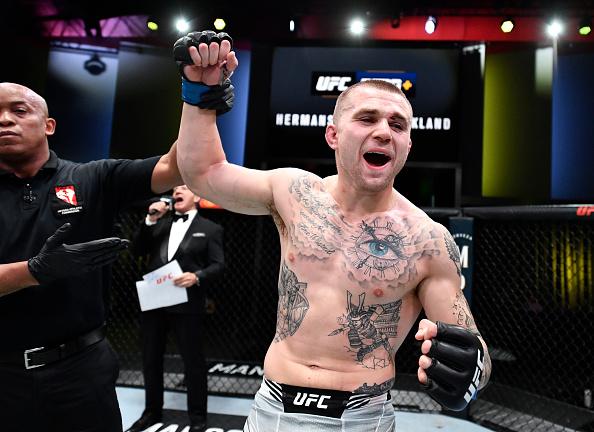 Nick Maximov comemora sua vitória no UFC Vegas 47