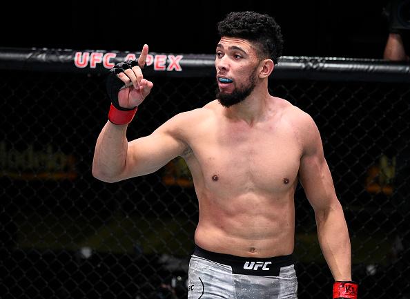 Johnny Walker comemora sua vitória sobre Ryan Spann no UFC Vegas 11