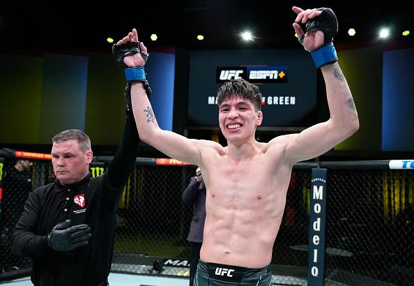 Ignacio Bahamondes comemora após vencer Rong Zhu no UFC Vegas 49 (Chris Unger/ Zuffa LLC)