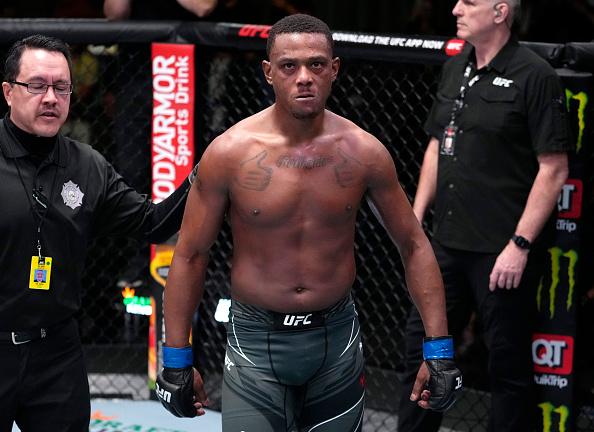 Jamahal Hill comemora após nocautear Johnny Walker no UFC Vegas 48 (Jeff Bottari/ Zuffa LLC)