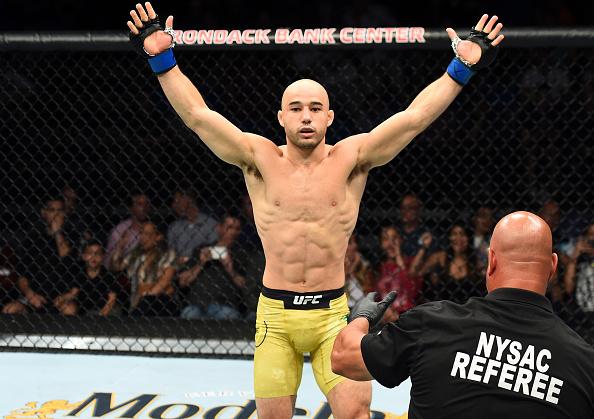 Marlon Moraes comemora a vitória no UFC Utica