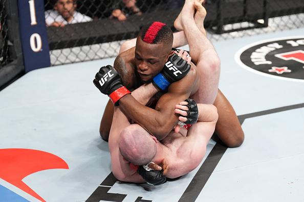 Marc Diakiese aplica cotovelada em Viacheslav Borshchev no UFC Columbus (Josh Hedges/Zuffa LLC)