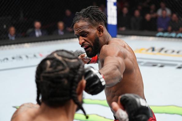 Neil Magny golpeia Max Griffin no UFC Columbus (Josh Hedges/Zuffa LLC)