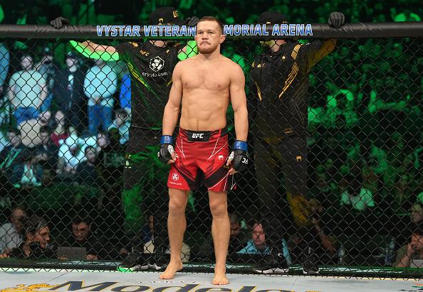 Petr Yan se prepara para a luta no UFC 273