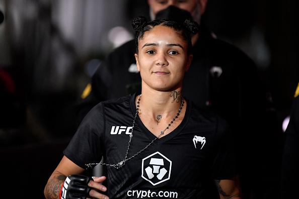 Istela Nunes se prepara para sua luta no UFC Vegas 40