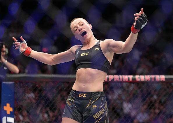 Rose Namajunas reage ao fim da luta no UFC 274
