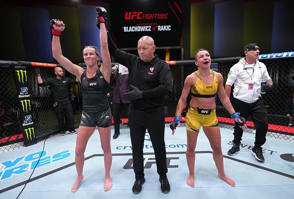 Katlyn Chookagian comemora sua vitória no UFC Vegas 54