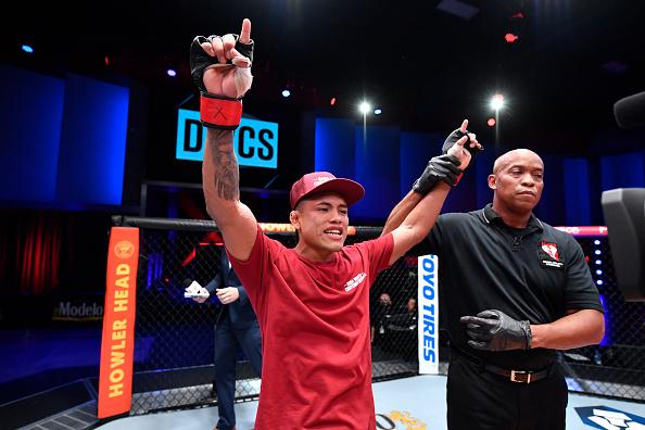 Kleydson Rodrigues comemora sua vitória no Dana White's Contender Series