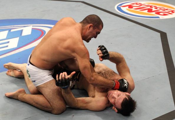 Mauricio Shogun nocauteia Forrest Griffin no UFC 134