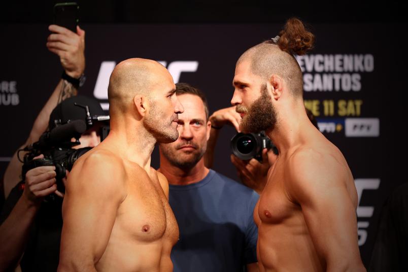 Glover Texeira (L) of Brazil and Jiri Prochazka of the Czech Republic face off ahead of their title bout during the UFC 275 Weigh-in at Singapore Indoor Stadium on June 10, 2022 in Singapore. (Photo by Yong Teck Lim/Getty Images)