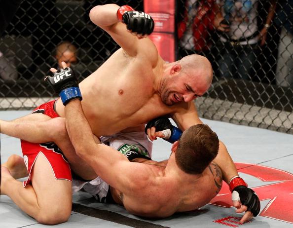 Glover Teixeira golpeia Ryan Bader no UFC Belo Horizonte em 2013 (Josh Hedges/Zuffa LLC)