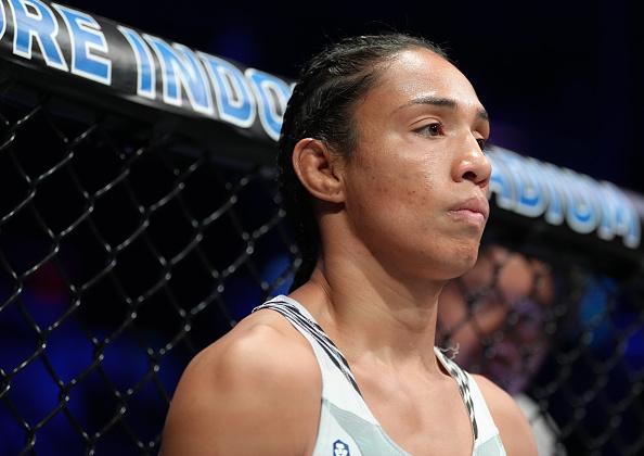 Taila Santos se prepara para sua luta no UFC 275. (Foto por Jeff Bottari/Zuffa LLC)