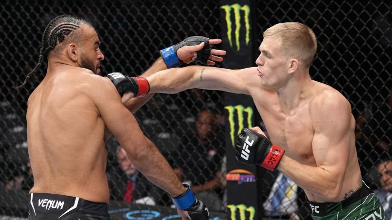 Ian Machado-Garry golpeia Gabe Green no UFC 276 (Jeff Bottari/Zuffa LLC)