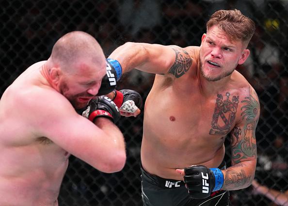 Chase Sherman nocauteia Jared Vanderaa no UFC Vegas 58 (Foto por Chris Unger/Zuffa LLC)