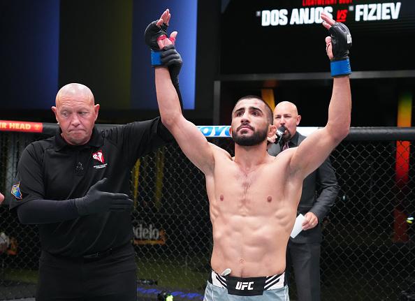 Saidyokub Kakhramonov comemora sua vitória no UFC Vegas 58. (Foto por Chris Unger/Zuffa LLC)