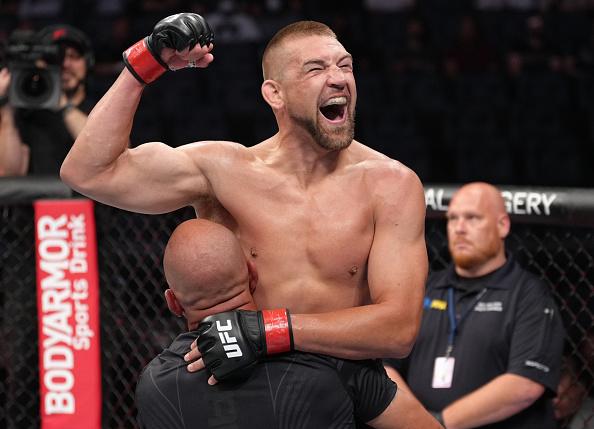 Dustin Jacoby comemora sua vitória no UFC Long Island. (Foto por Jeff Bottari/Zuffa LLC)