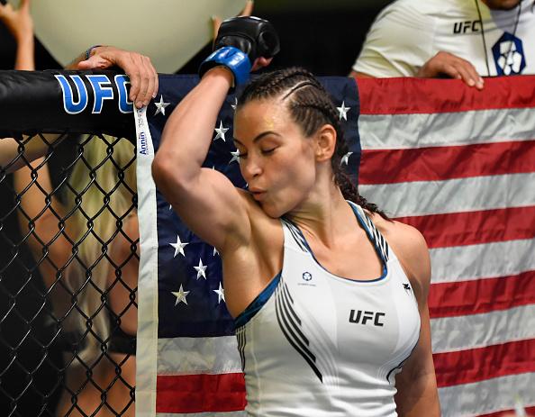 Miesha Tate no Octógono do UFC Vegas 31. (Foto por Jeff Bottari/Zuffa LLC)