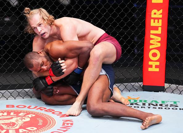 Anton Turkalj domina Acácio dos Santos em seu duelo no Dana White's Contender Series. (Foto por Chris Unger/Zuffa LLC)