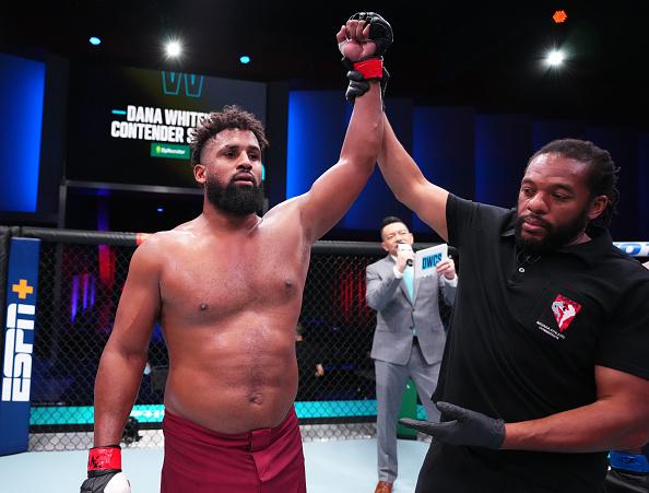 Waldo Cortes Acosta comemora sua vitória no Dana White's Contender Series. (Foto por Chris Unger/Zuffa LLC)