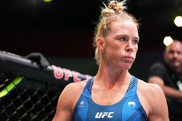Holly Holm se prepara para sua luta contra Ketlen Vieira no UFC Vegas 55. (Foto por Chris Unger/Zuffa LLC)
