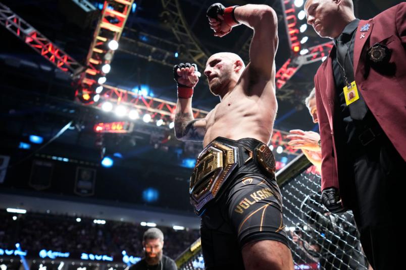 Alexander Volkanovski of Australia celebrates his win in the UFC featherweight championship fight during the UFC 276 event at T-Mobile Arena on July 02, 2022 in Las Vegas, Nevada. (Photo by Chris Unger/Zuffa LLC)