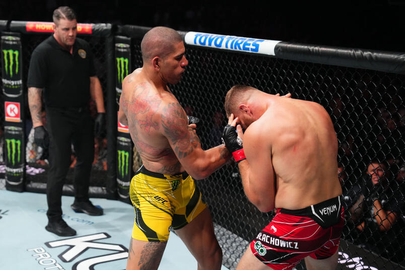 Alex Pereira of Brazil punches Jan Blachowicz of Poland in a light heavyweight fight during the UFC 291 event at Delta Center on July 29, 2023 in Salt Lake City, Utah. (Photo by Josh Hedges/Zuffa LLC)