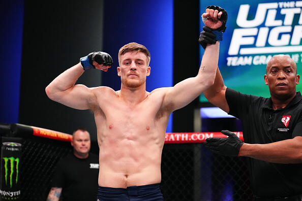 O irlandês Paddy McCorry comemora a vitória nas quartas de final do TUF 32. (Foto por Chris Unger/Zuffa LLC)