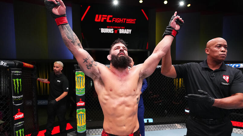 Andre Petroski comemora a vitória no UFC Vegas 77. (Foto por Chris Unger/Zuffa LLC)