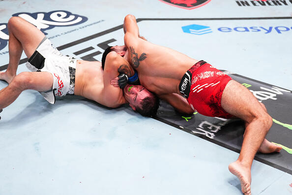 Cody Durden finalizou Matt Schnell no UFC Vegas 97. (Foto por Chris Unger/Zuffa LLC)