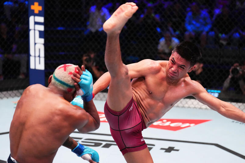 David Martinez of Mexico kicks Xavier Franklin in their bantamweight fight during Dana White's Contender Series season eight, week eight event at UFC Apex on October 1, 2024 in Las Vegas, Nevada. (Photo by Chris Unger/Zuffa LLC)