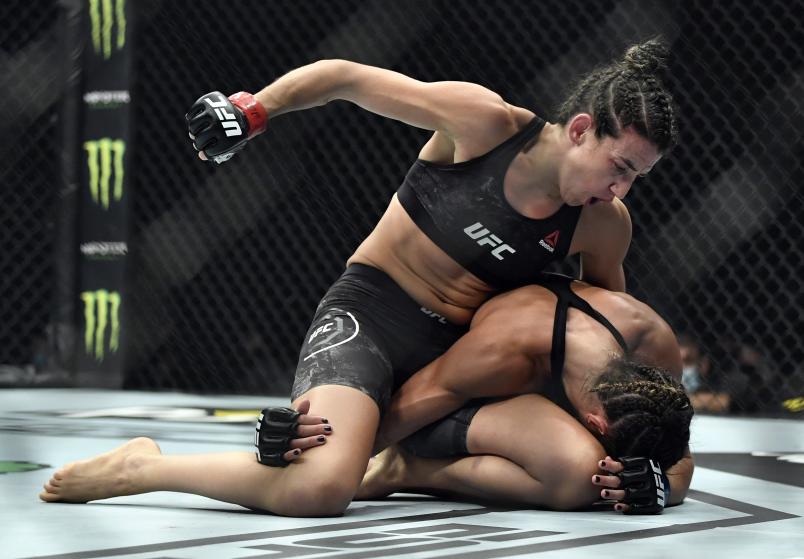 BU DHABI, UNITED ARAB EMIRATES - JANUARY 23: (L-R) Marina Rodriguez of Brazil punches Amanda Ribas of Brazil in a strawweight fight during the UFC 257