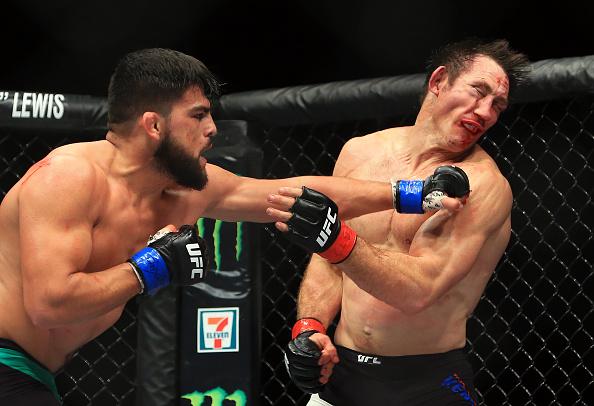 TORONTO, ON - DECEMBER 10:  Kelvin Gastelum (L) of the United States fights Tim Kennedy (R) of the United States in their Middleweight bout during the UFC 206 event at Air Canada Centre on December 10, 2016 in Toronto, Canada.  (Photo by Vaughn Ridley/Get