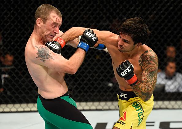 Alexandre Pantoja golpeia Neil Seery no card preliminar do UFC Glasgow