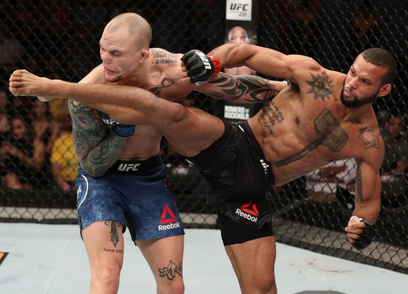 BELEM, BRAZIL - FEBRUARY 03: (R-L) Thiago Santos of Brazil kicks Anthony Smith in their middleweight bout during the UFC Fight Night event at Mangueirinho Arena on February 03, 2018 in Belem, Brazil. (Photo by Buda Mendes/Zuffa LLC/Zuffa LLC via Getty Im