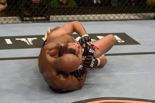 UFC 82 Anderson Silva vs Dan Henderson