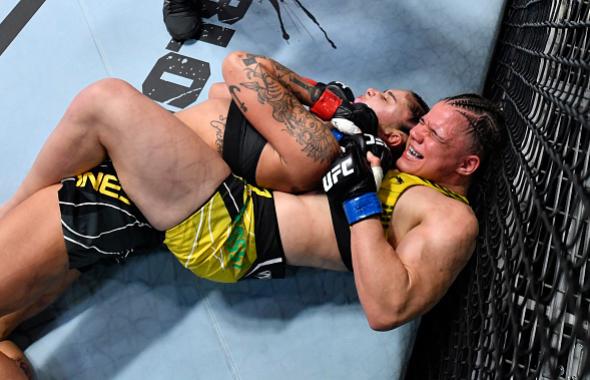 Ariane Carnelossi of Brazil secures a rear choke submission against Istela Nunes of Brazil in a strawweight fight during the UFC Fight Night event at UFC APEX on October 16, 2021 in Las Vegas, Nevada. (Photo by Chris Unger/Zuffa LLC)