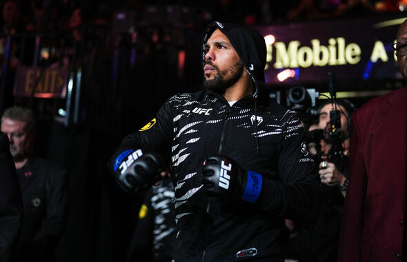 Eryk Anders walks to the Octagon wearing black UFC Venum gear