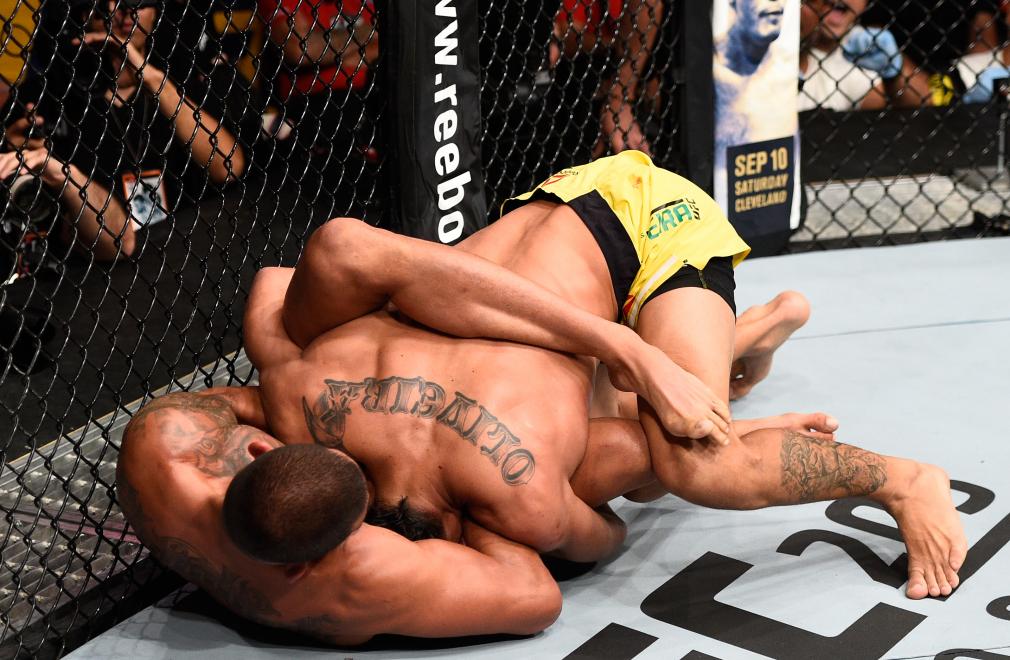 VANCOUVER, BC - AUGUST 27: (L-R) Anthony Pettis of the United States attempts to submit Charles Oliveira of Brazil in their featherweight bout during the UFC Fight Night event at Rogers Arena on August 27, 2016 in Vancouver, British Columbia, Canada. (Photo by Jeff Bottari/Zuffa LLC/Zuffa LLC via Getty Images)
